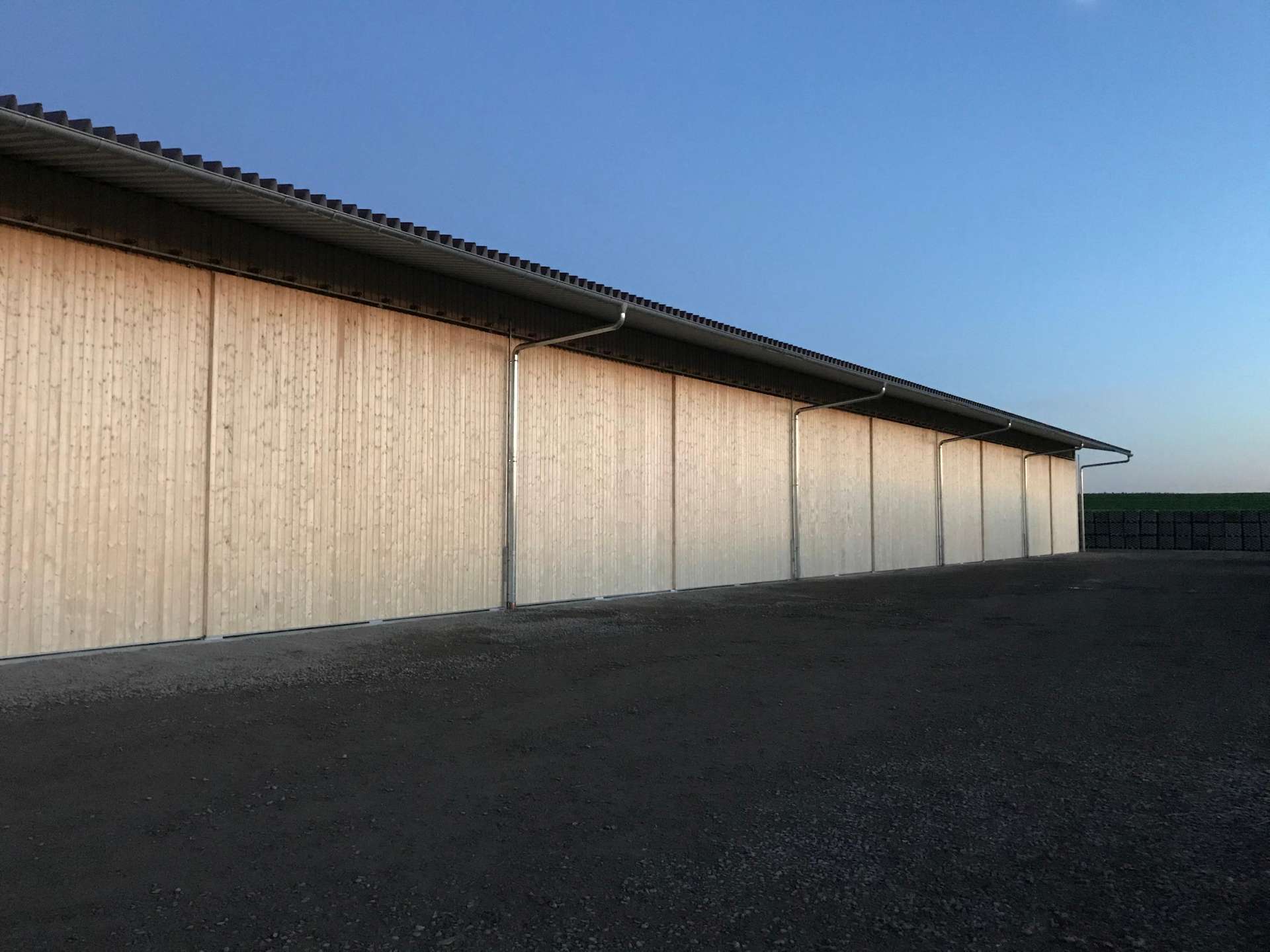 Landwirtschaftliche Mehrzweckhalle m. PV-Anlage im südl. Landkreis Regensburg! in 