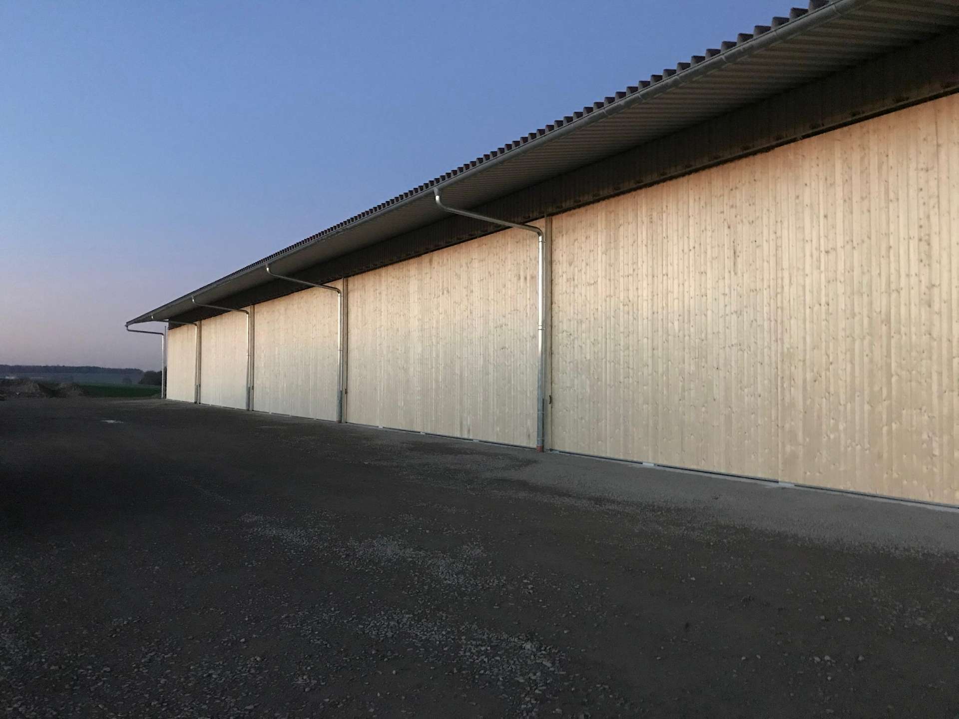 Landwirtschaftliche Mehrzweckhalle m. PV-Anlage im südl. Landkreis Regensburg! in 