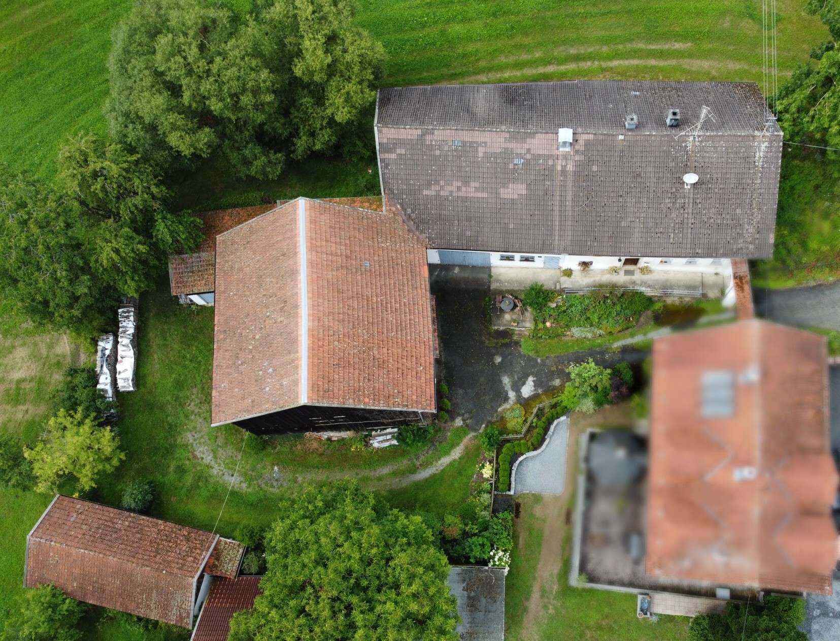Uriges Bauernhaus mit Stall und Stadl! Landwirtschaftsfläche inklusive! in Perlesreut