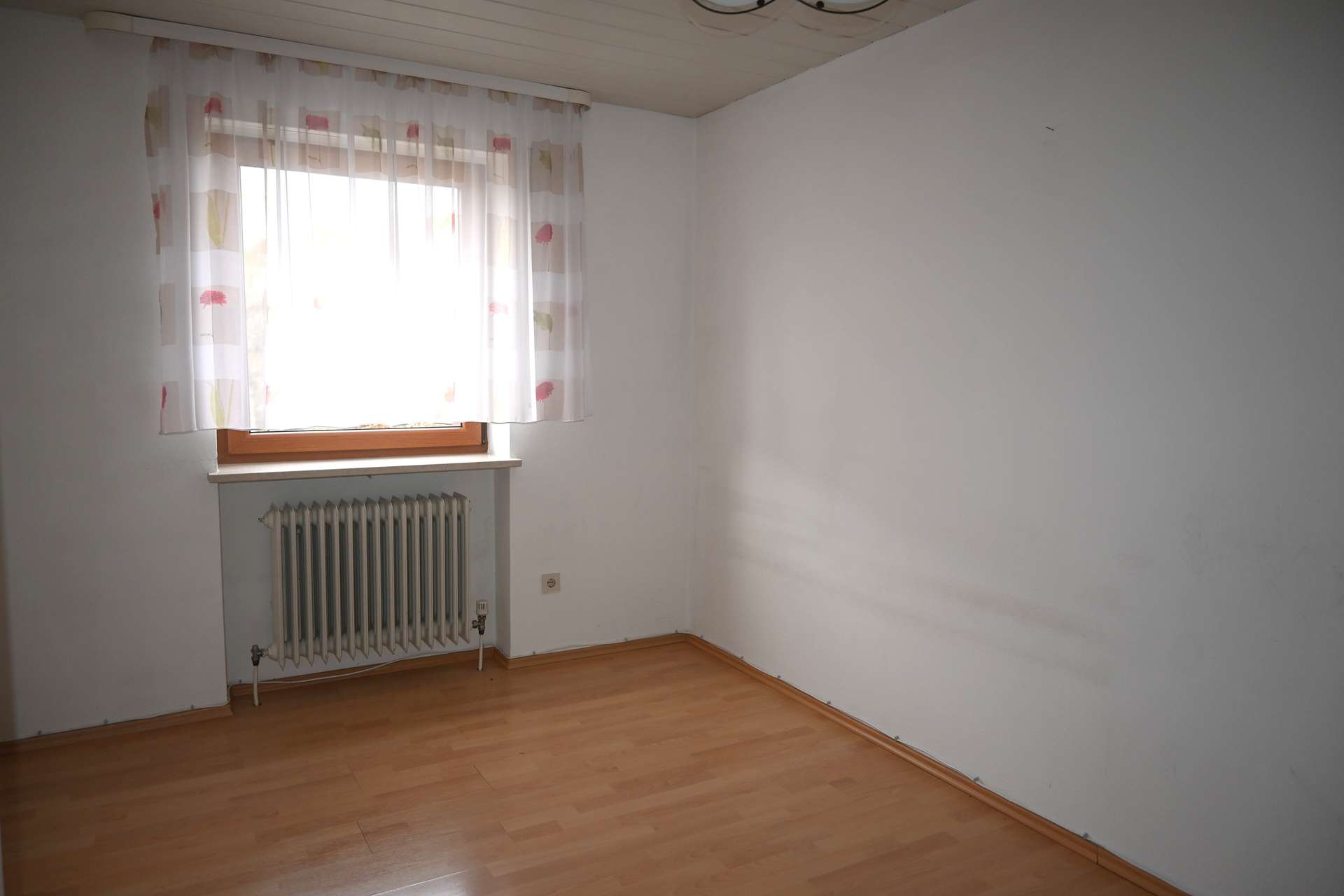 Geräumiges Reihenmittelhaus mit Garage und Garten - nur 298.000 EUR! in Pocking